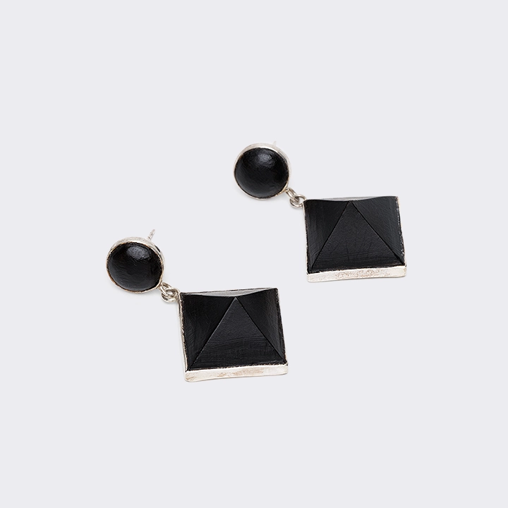 Nin Earrings handcrafted Jewelry for women, detail