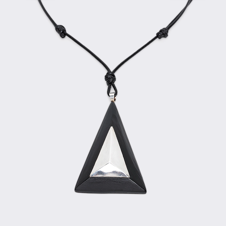 Somjai Pendant handcrafted Jewelry for women, detail