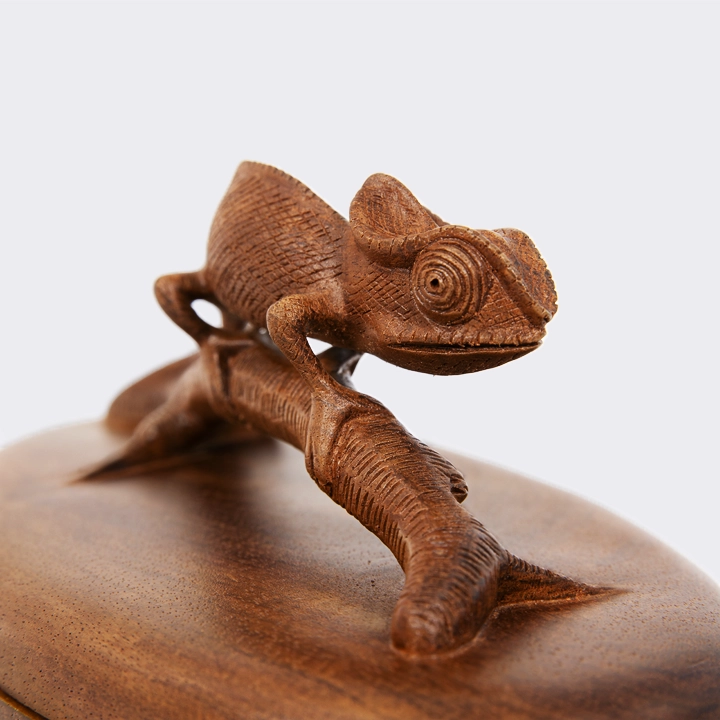 Cameleon on the Box handcrafted Boxes & Jars, detail