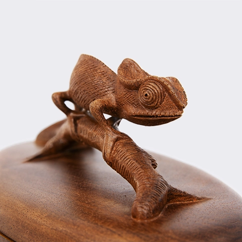 Cameleon on the Box handcrafted Boxes & Jars, detail