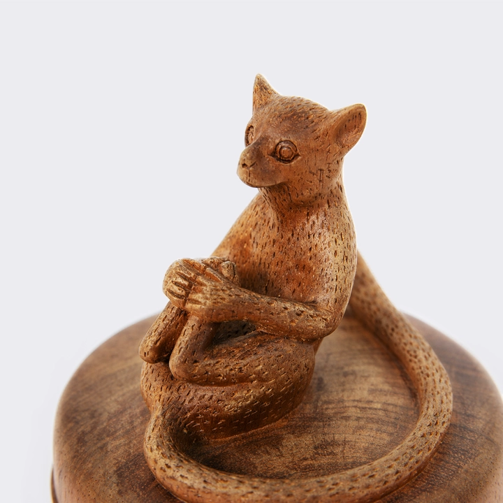 Lemur on the Box handcrafted Boxes & Jars, detail