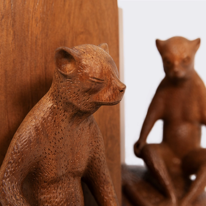 Bookends Maki handcrafted Book Stands, detail
