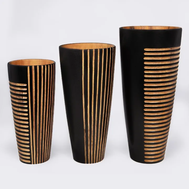 Camelia handcrafted Vases, detail