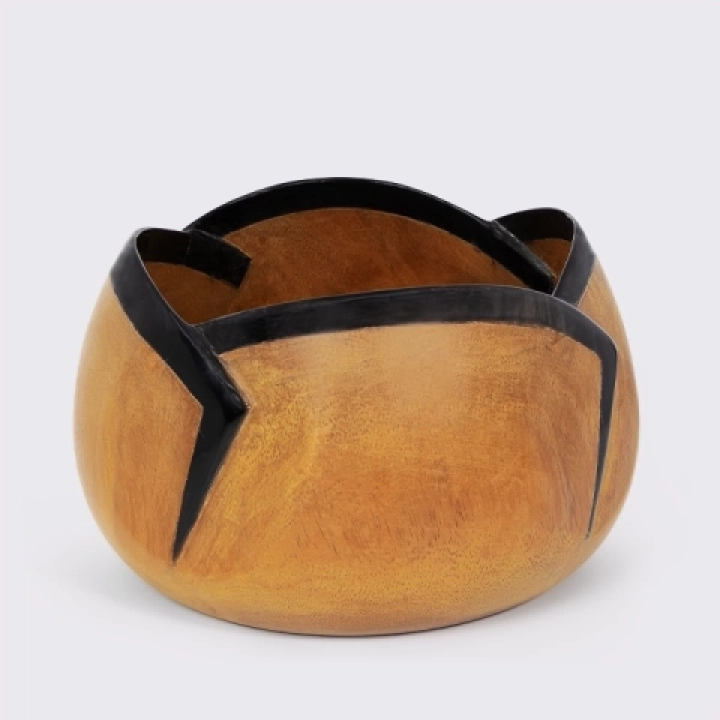 Exotic wood bowl, handcrafted in Madagascar, decorated with a flower motif and edged with horn.
