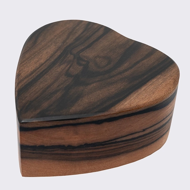 Aria handcrafted Paperweights & Stands, detail