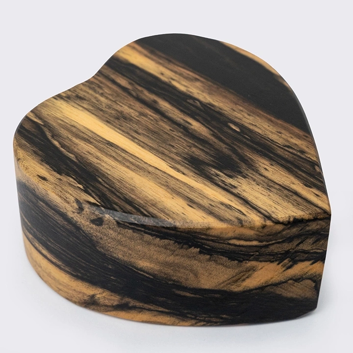 Aria handcrafted Paperweights & Stands, detail