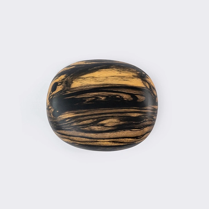 Pia handcrafted Paperweights & Stands, detail