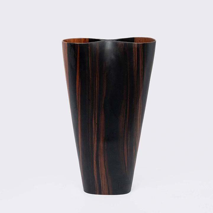 Stella handcrafted Vases, detail