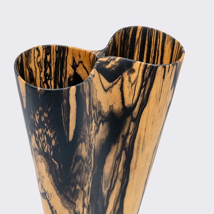 Stella handcrafted Vases, detail