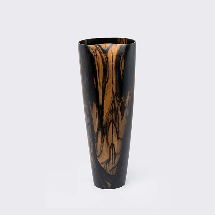 Layla handcrafted Vases, detail