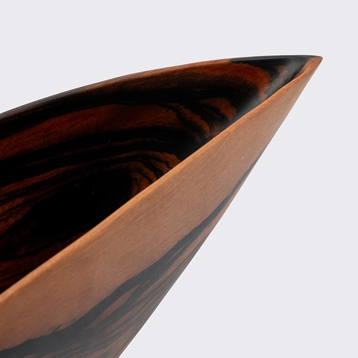 Brianna handcrafted Vases, detail