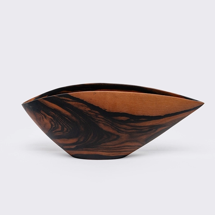 Brianna handcrafted Vases, detail