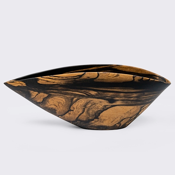 Brianna handcrafted Vases, detail
