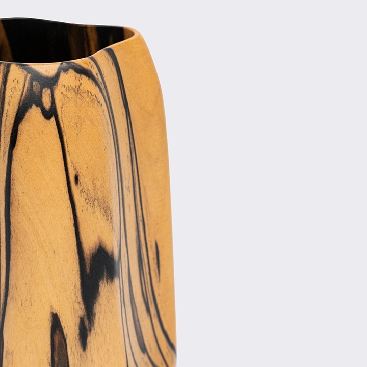 Amara handcrafted Vases, detail