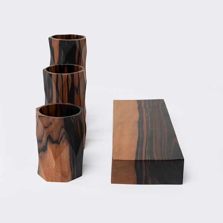 Sibyl per piece handcrafted Paperweights & Stands, detail