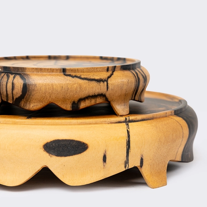 Tho handcrafted Paperweights & Stands, detail