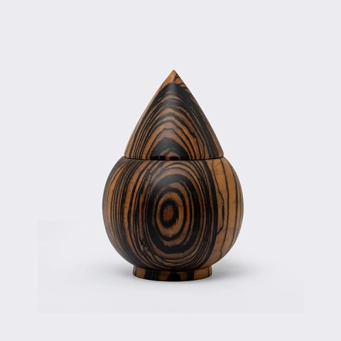Studio picture of the Peaked Jar