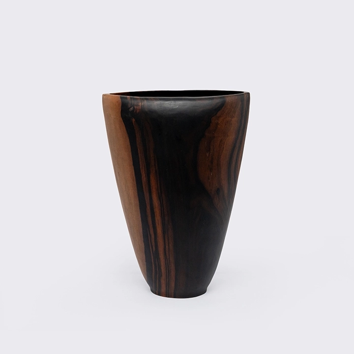 Avianna handcrafted Vases, detail