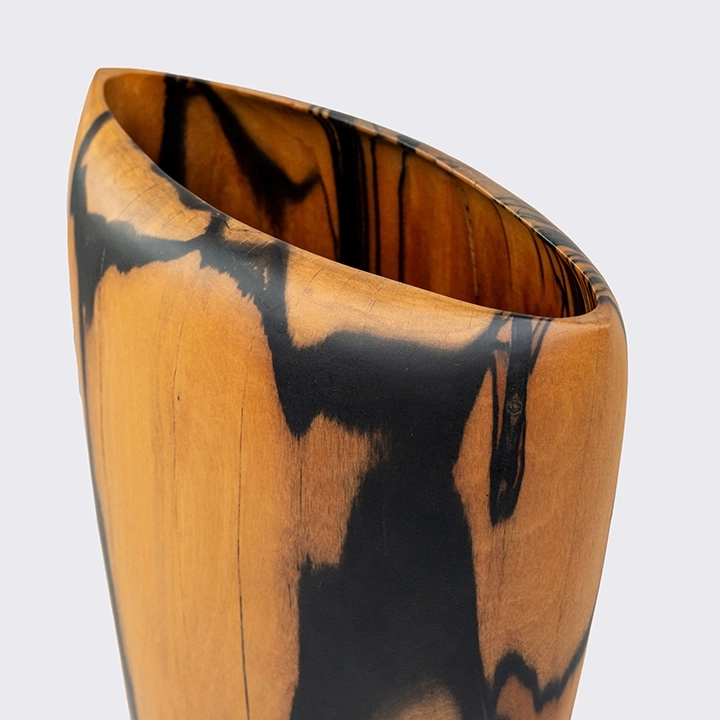 Avianna handcrafted Vases, detail