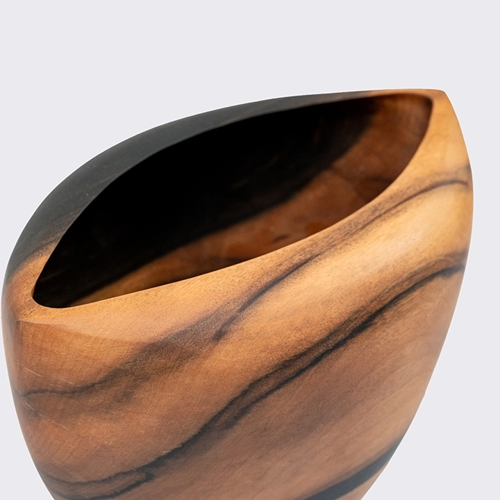 Elisa handcrafted Bowls, detail