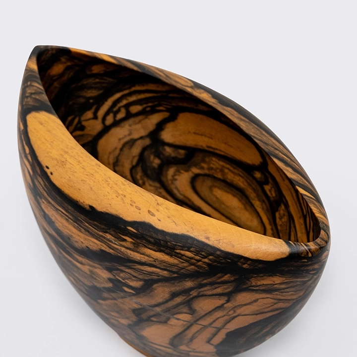 Elisa handcrafted Bowls, detail