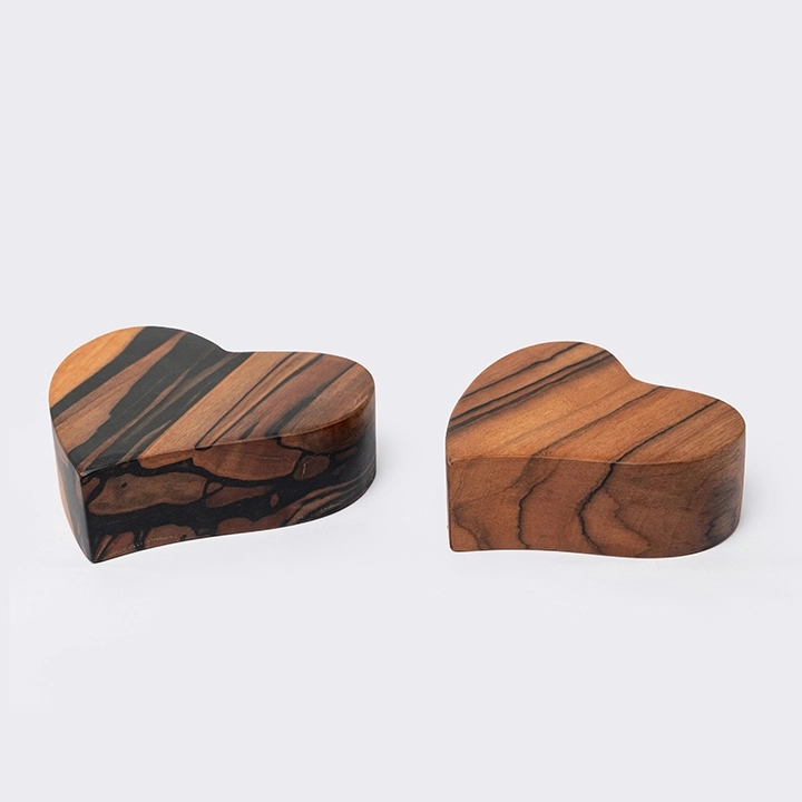 Philia handcrafted Paperweights & Stands, detail