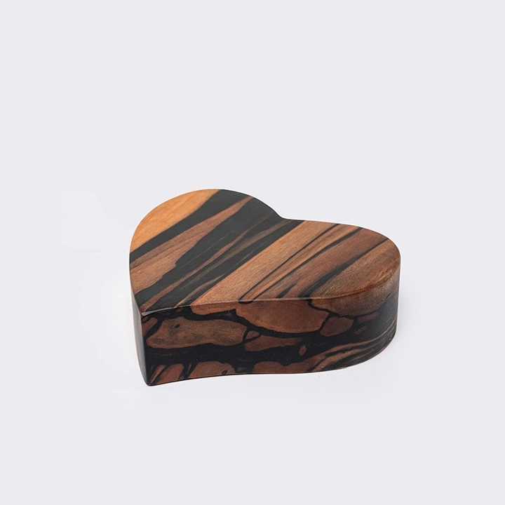 Philia handcrafted Paperweights & Stands, detail