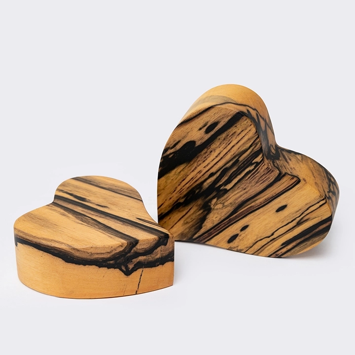 Philia handcrafted Paperweights & Stands, detail