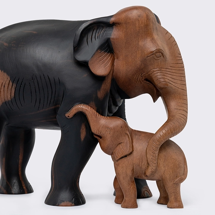 Motherly Love handcrafted Animal Sculptures, detail