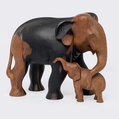 Studio picture of the elephant sculpture