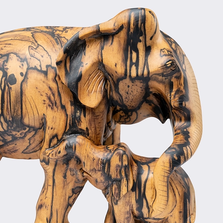 Motherly Love handcrafted Animal Sculptures, detail