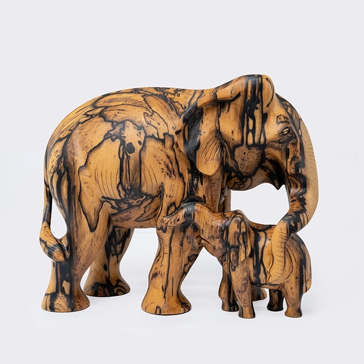 Motherly Love handcrafted Animal Sculptures, detail