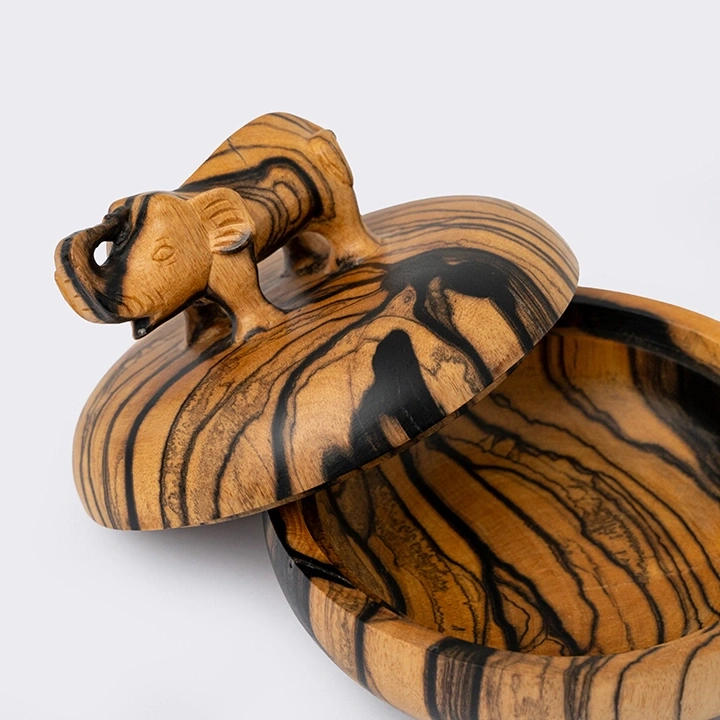 Zippy handcrafted Boxes & Jars, detail