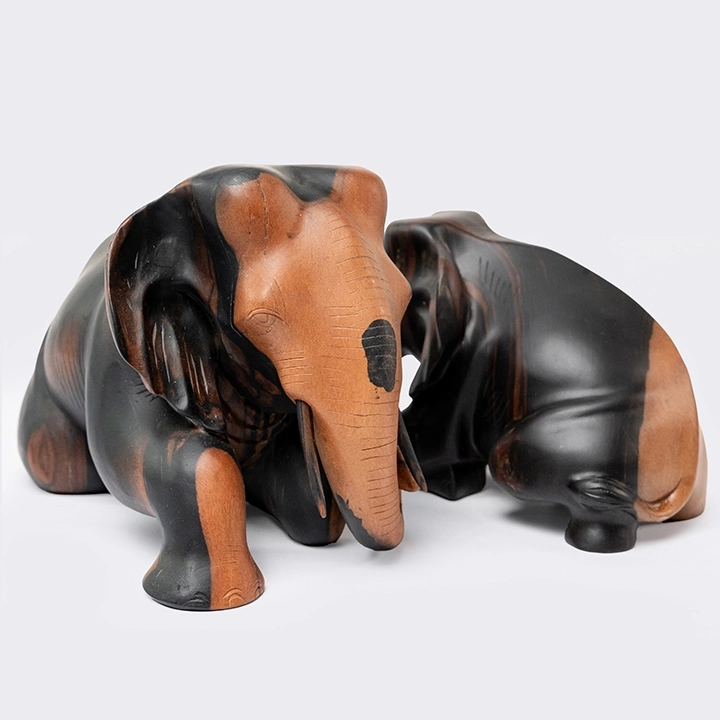 Sleepy handcrafted Animal Sculptures, detail