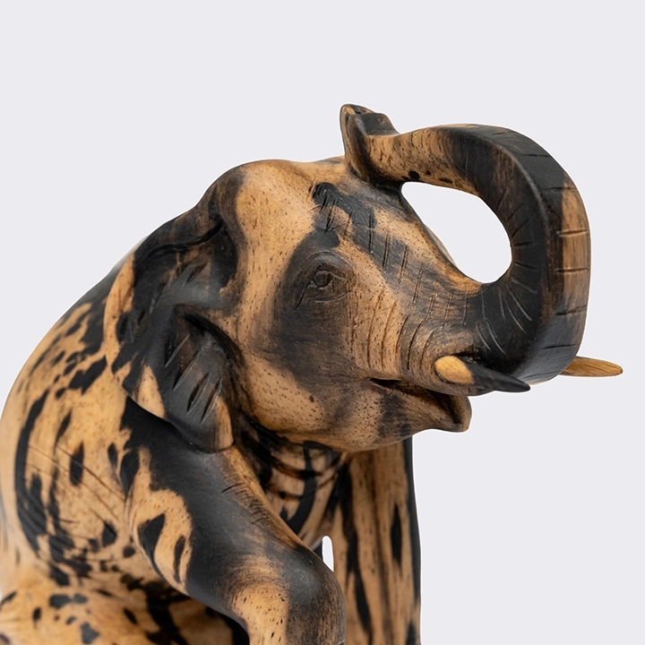 Glee handcrafted Animal Sculptures, detail