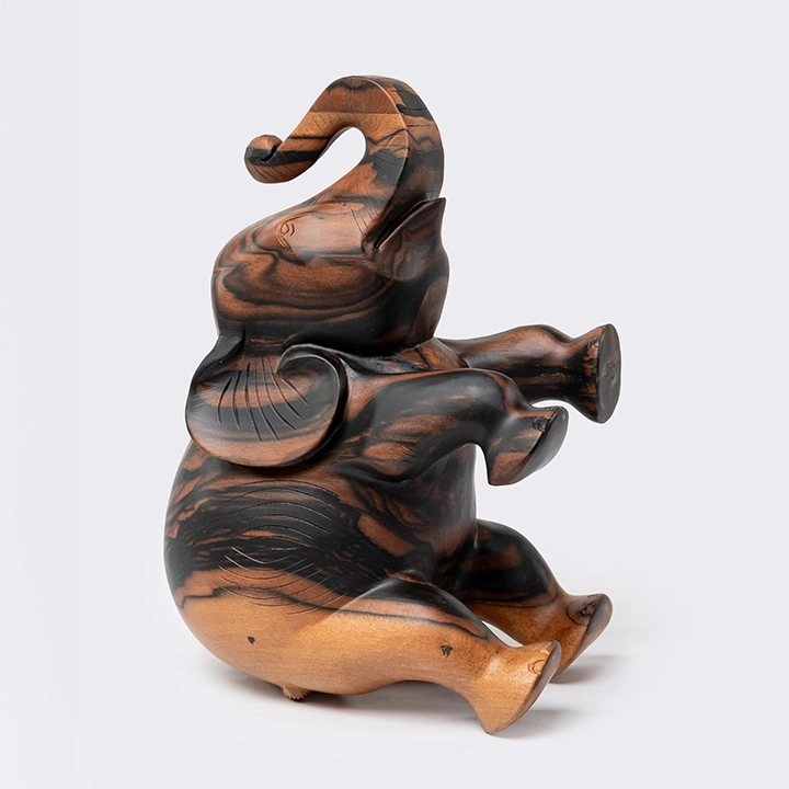 Joy handcrafted Animal Sculptures, detail