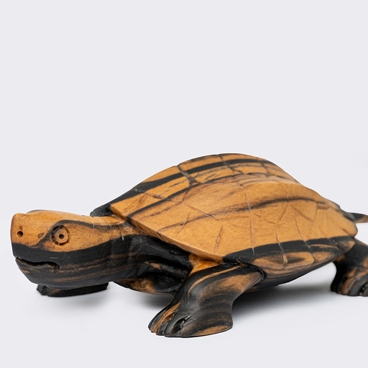Keeled handcrafted Animal Sculptures, detail