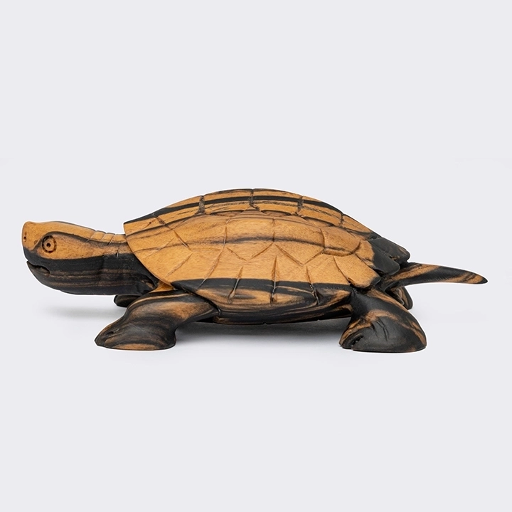 Keeled handcrafted Animal Sculptures, detail